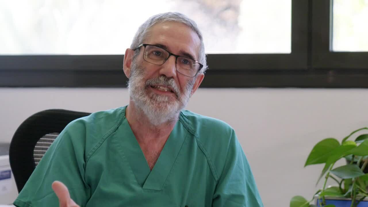 Thumbnail: Dr Guinot raising awareness of brachytherapy